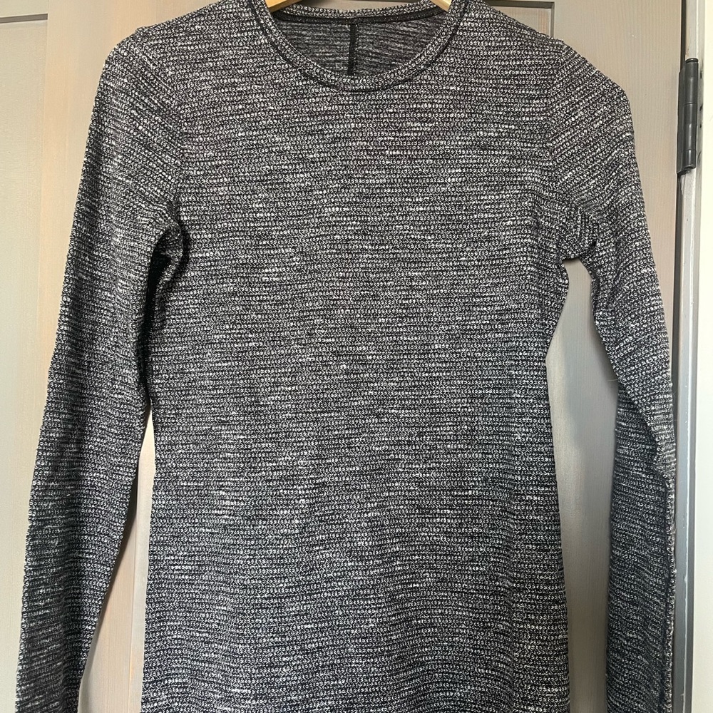 Lululemon long sleeve pullover *knit fabric*